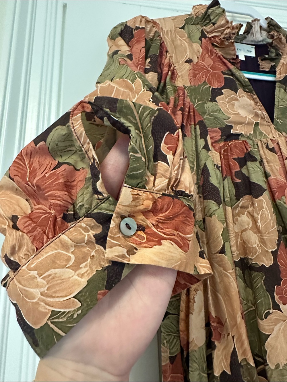 entro Fall Floral Puff-Sleeve Dress in Rust, Olive & Cream - Picture 3 of 8
